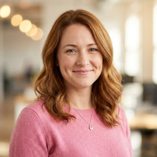 Emily Watson, chargée du Service Client au sein de Sévélune Finance
